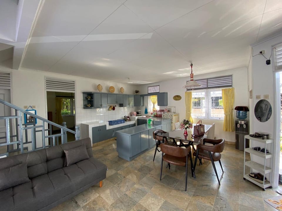 Communal lounge/ TV room, Karaoke, Living room, Dining area
