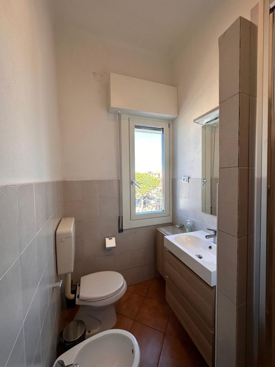 Shower, Toilet, Bathroom, bidet, towels