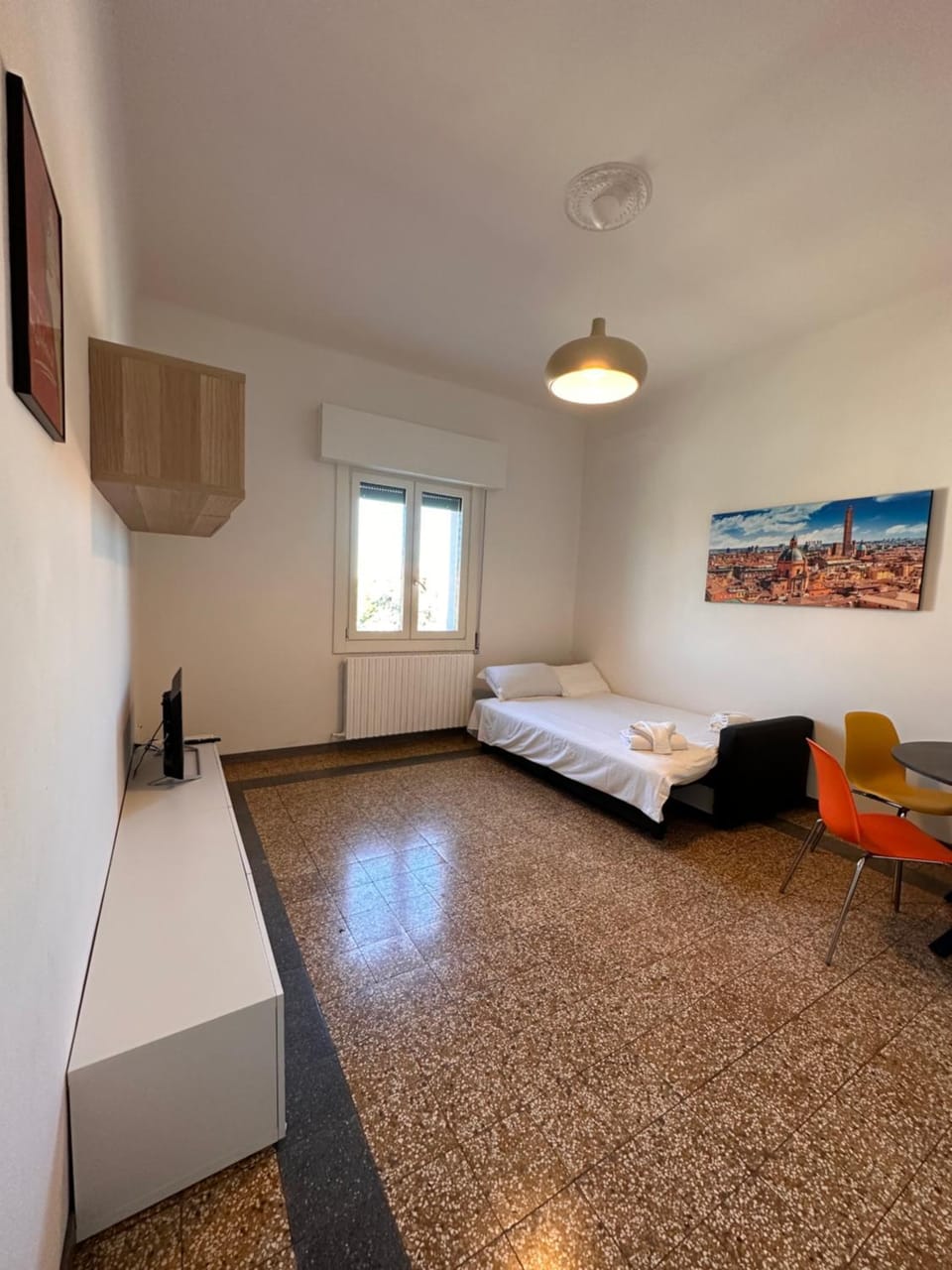 Bed, TV and multimedia, Living room, Seating area