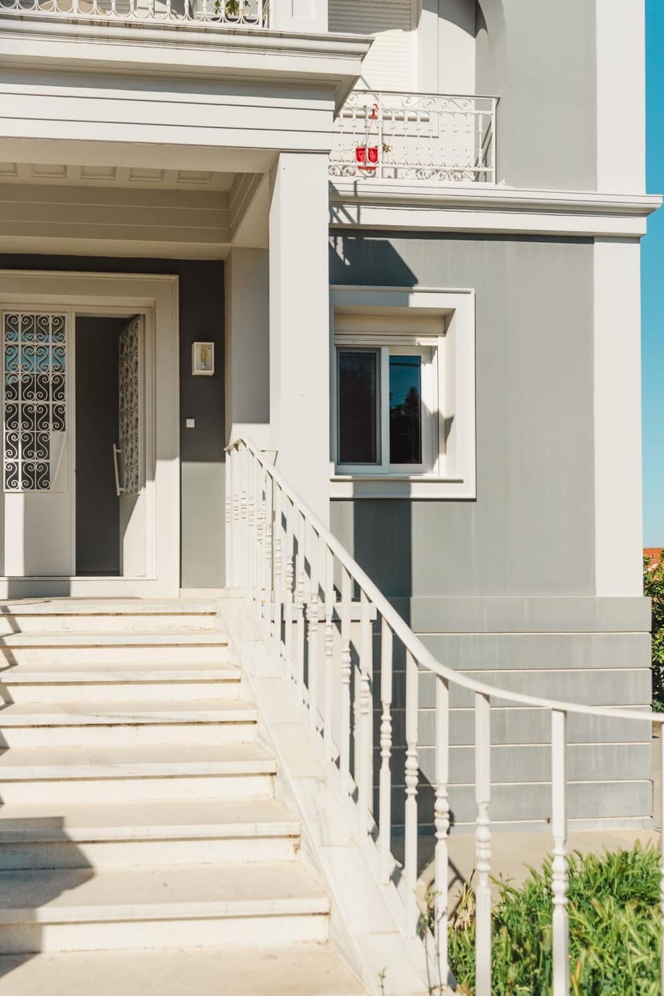 Property building, Facade/entrance, Day