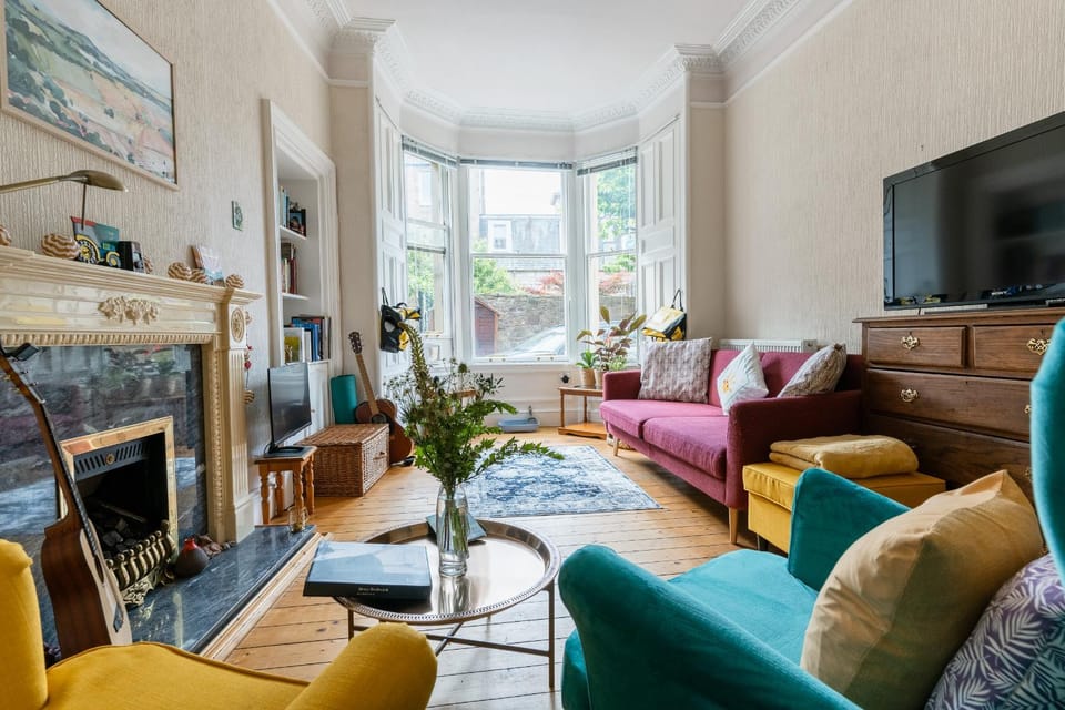 Palm Tree Apartment- Period Home with Cat Apartment in Edinburgh
