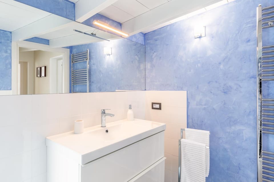 Bathroom, Living room