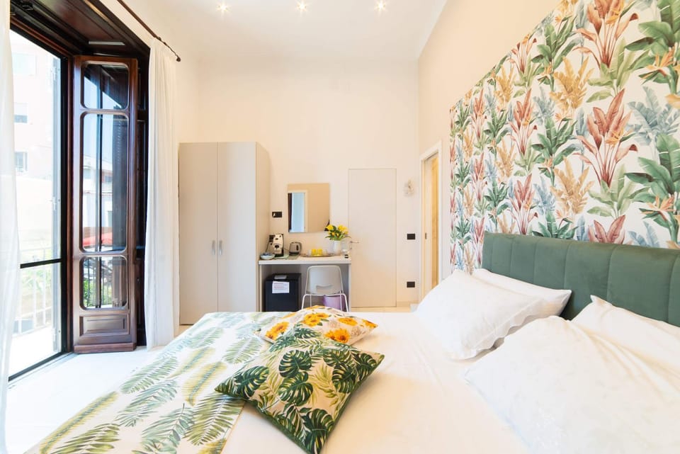 Bed, Balcony/Terrace, Decorative detail, Seating area, Bedroom