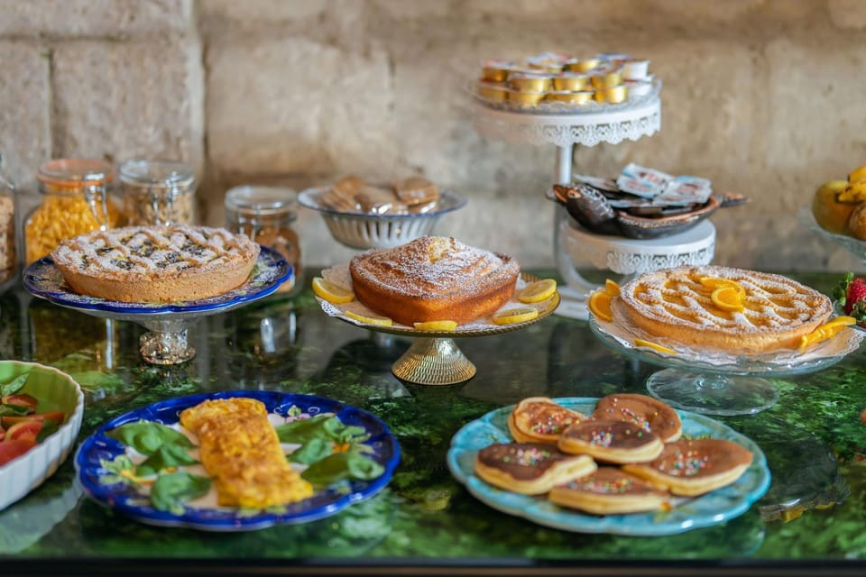 Restaurant/places to eat, Food and drinks, Breakfast, Buffet breakfast