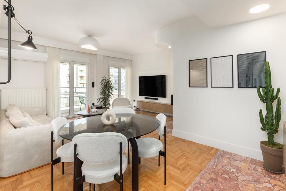TV and multimedia, Living room, Seating area, Dining area, Evening entertainment