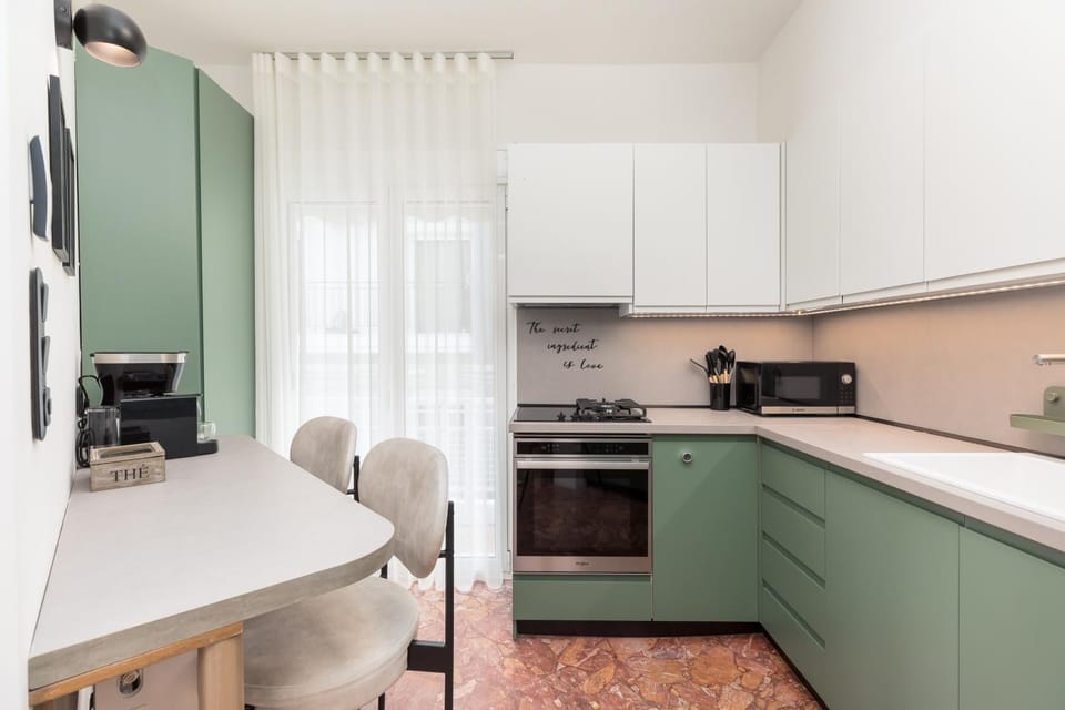 Kitchen or kitchenette, dishwasher, minibar, oven, pet friendly, stove, toaster