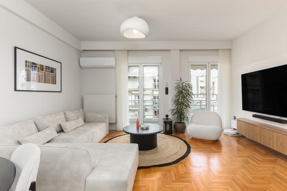 TV and multimedia, Living room, Seating area, air conditioner