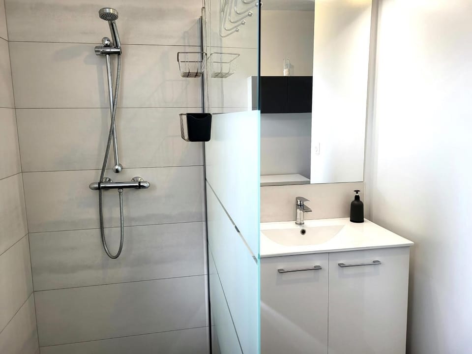 Bathroom, Living room