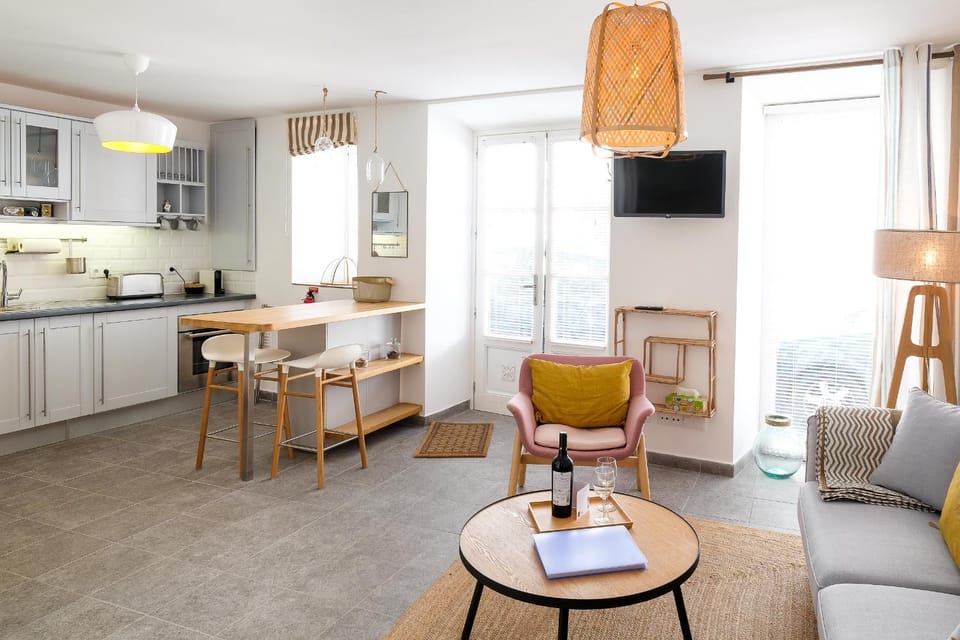 Kitchen or kitchenette, Living room, Dining area, stove