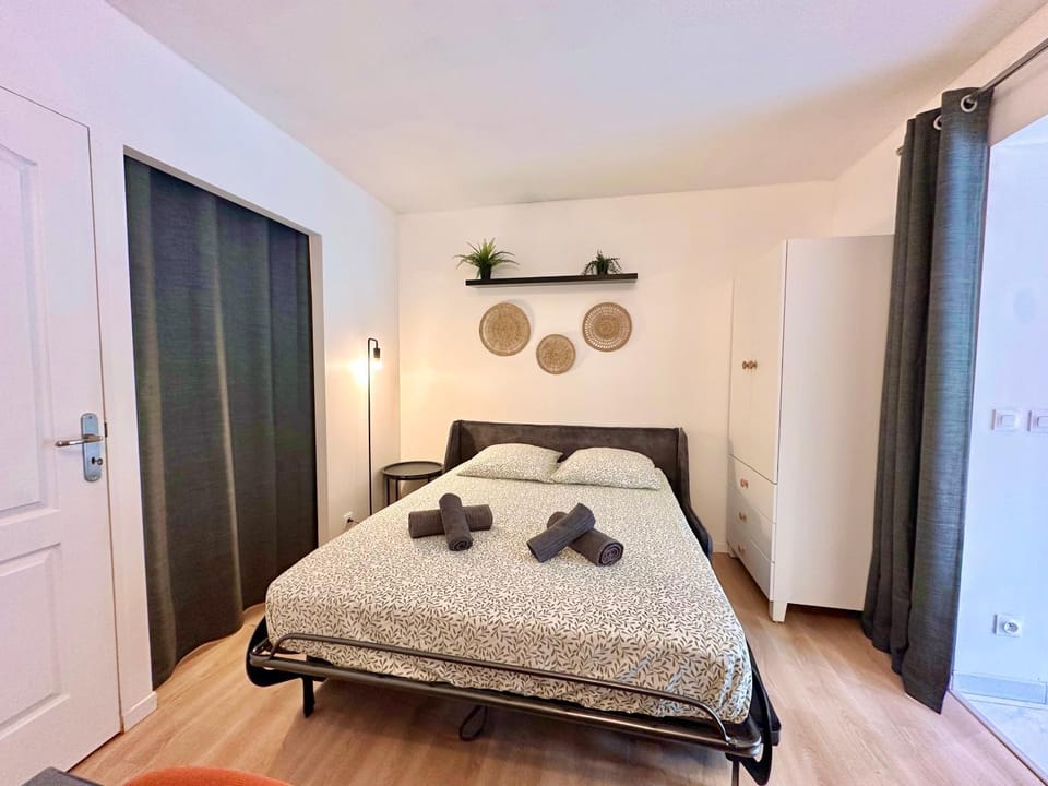 Bed, wardrobe