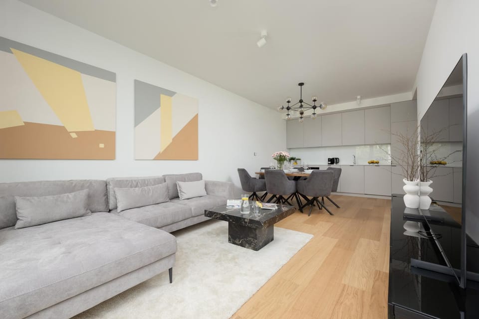 TV and multimedia, Kitchen or kitchenette, Living room, Seating area, Dining area