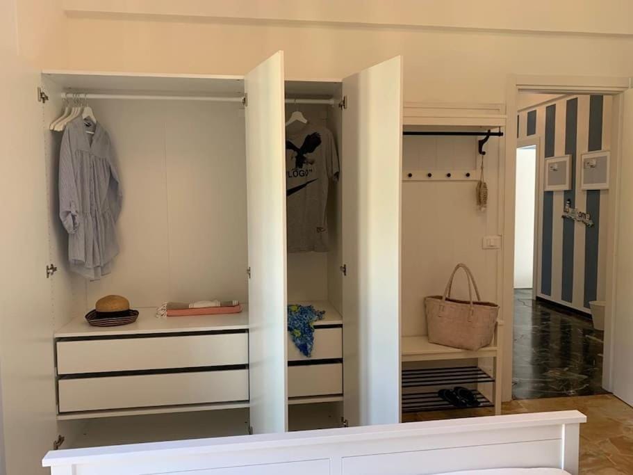 Photo of the whole room, wardrobe