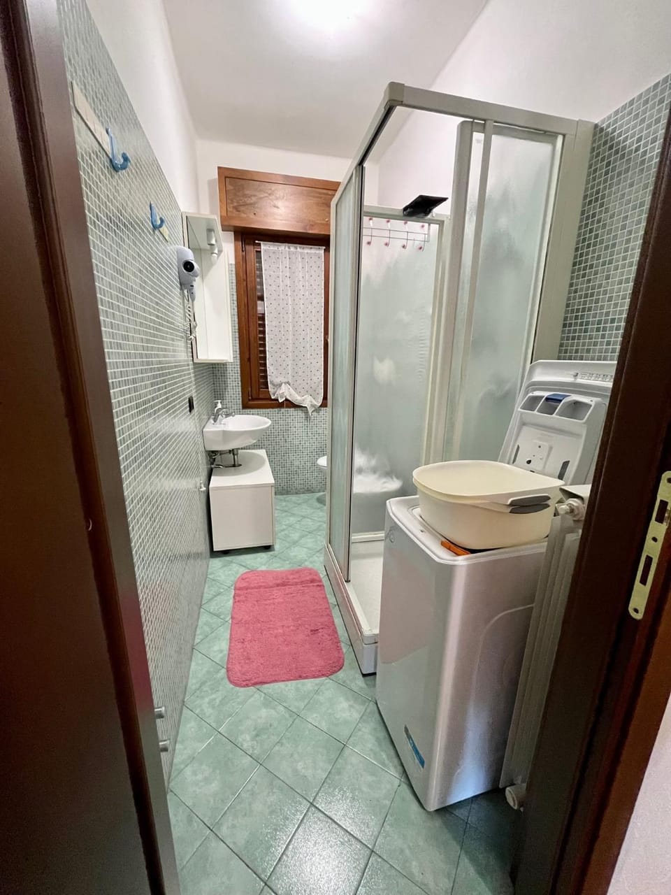 Shower, Toilet, Bathroom, washing machine