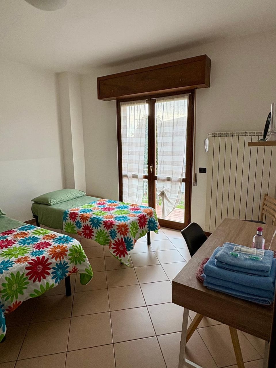 Bed, Balcony/Terrace, Photo of the whole room, Bedroom, towels