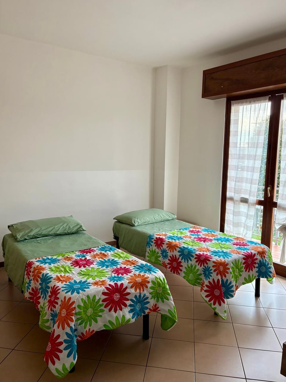 Bed, Balcony/Terrace, Photo of the whole room, Bedroom