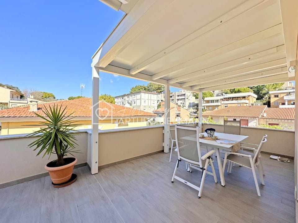 Patio, Day, Balcony/Terrace, Balcony/Terrace, Dining area