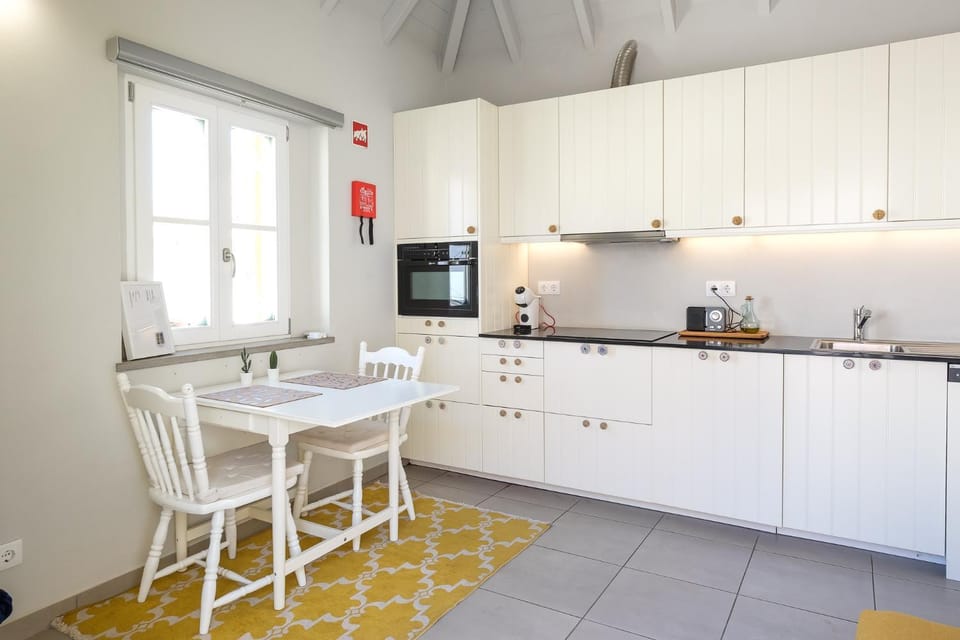 Kitchen or kitchenette, Dining area, dishwasher, pet friendly, stove