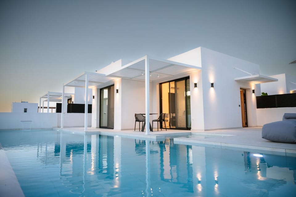 Pool view, Swimming pool, sunbed