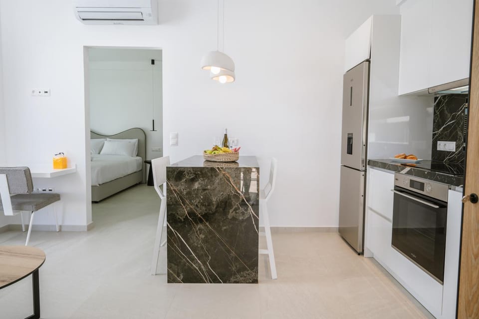 Bed, Kitchen or kitchenette, Photo of the whole room, Dining area, Bedroom, oven, stove, air conditioner