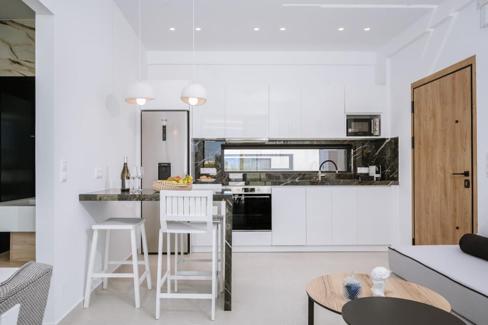 Kitchen or kitchenette, Dining area, oven, stove