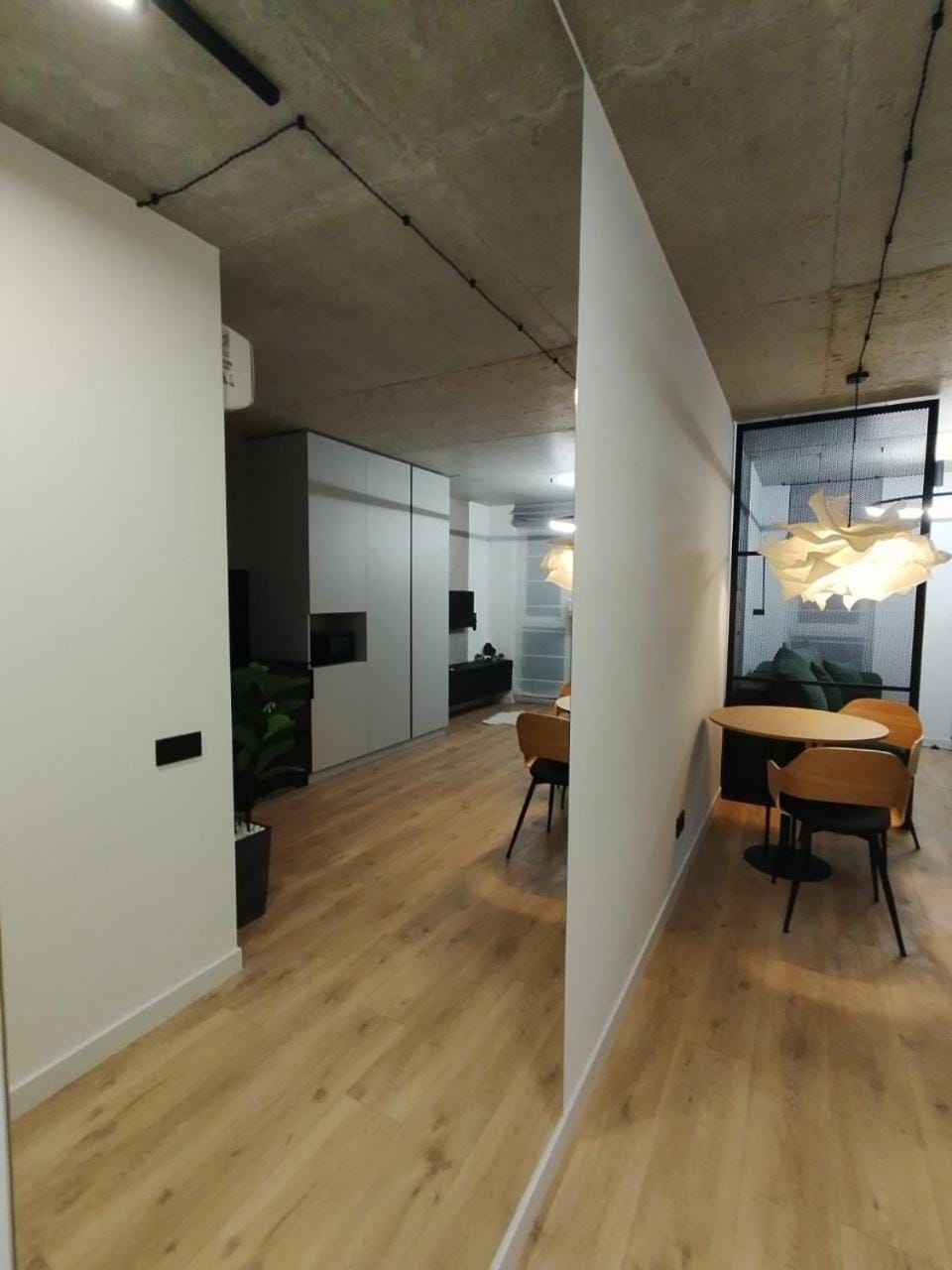 TV and multimedia, Kitchen or kitchenette, Living room, Seating area, Dining area