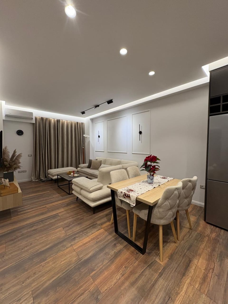 Living room, Seating area, Dining area