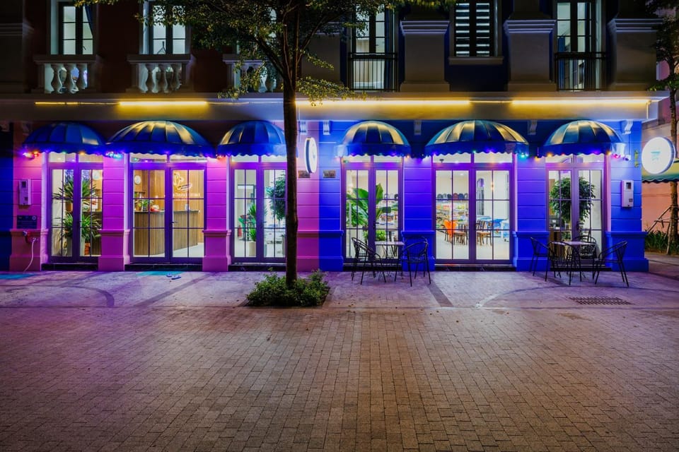 Property building, Facade/entrance, Night