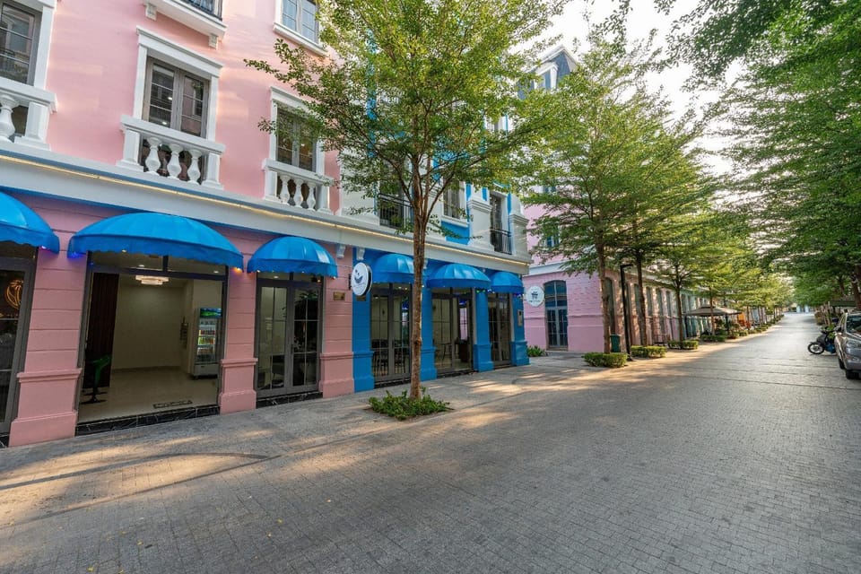 Property building, Street view, Location, Parking