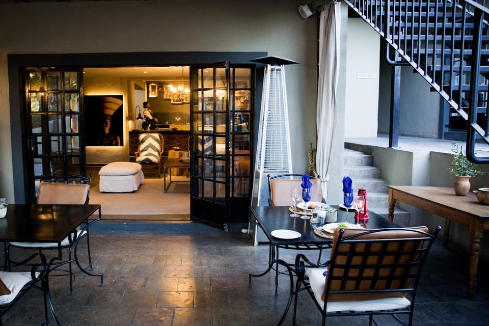 Restaurant/places to eat, Lounge or bar
