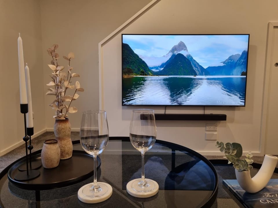 Communal lounge/ TV room, TV and multimedia, Living room