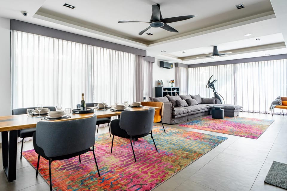 Living room, Seating area, fireplace