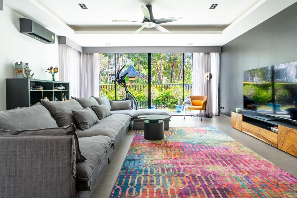 TV and multimedia, Living room, Seating area, fireplace