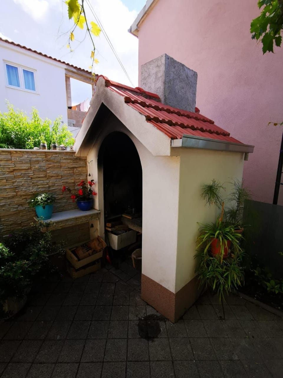 Patio, BBQ facilities