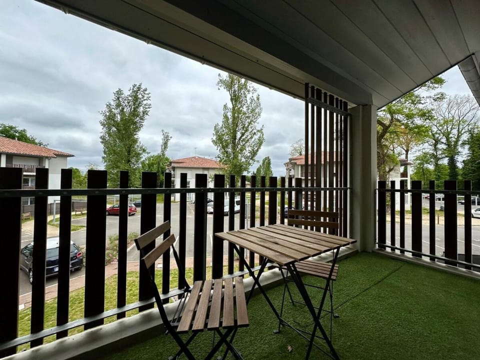 L'Émeraude - Proche Hôpital - Parking - Clim - Fibre - Terrasse Apartment in Mont-de-Marsan