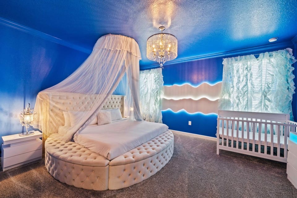 Bedroom, cot
