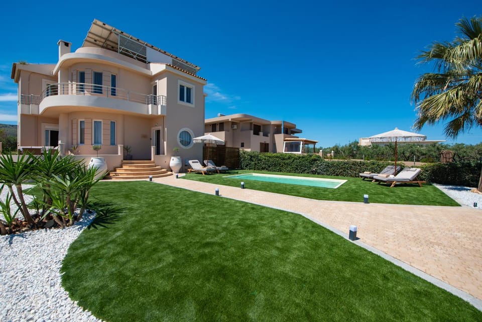 Property building, Garden, Garden view, Swimming pool