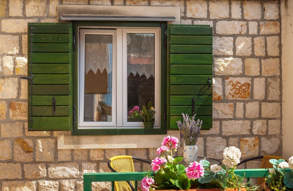 Off site, Balcony/Terrace