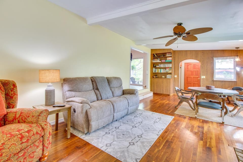 Wood’s Point Getaway w/ Private Hot Tub House in Norfork Lake
