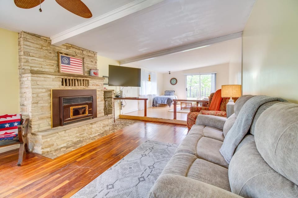 Elizabeth Vacation Rental with Private Hot Tub! House in Norfork Lake