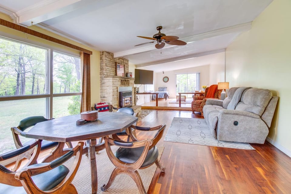 Elizabeth Vacation Rental with Private Hot Tub! House in Norfork Lake