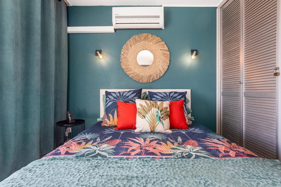 Bed, Photo of the whole room, Bedroom, air conditioner