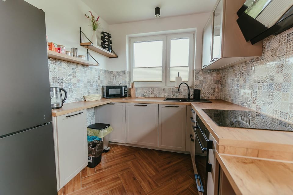 microwave, stove, kitchen