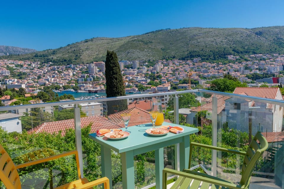 View (from property/room), Balcony/Terrace, City view