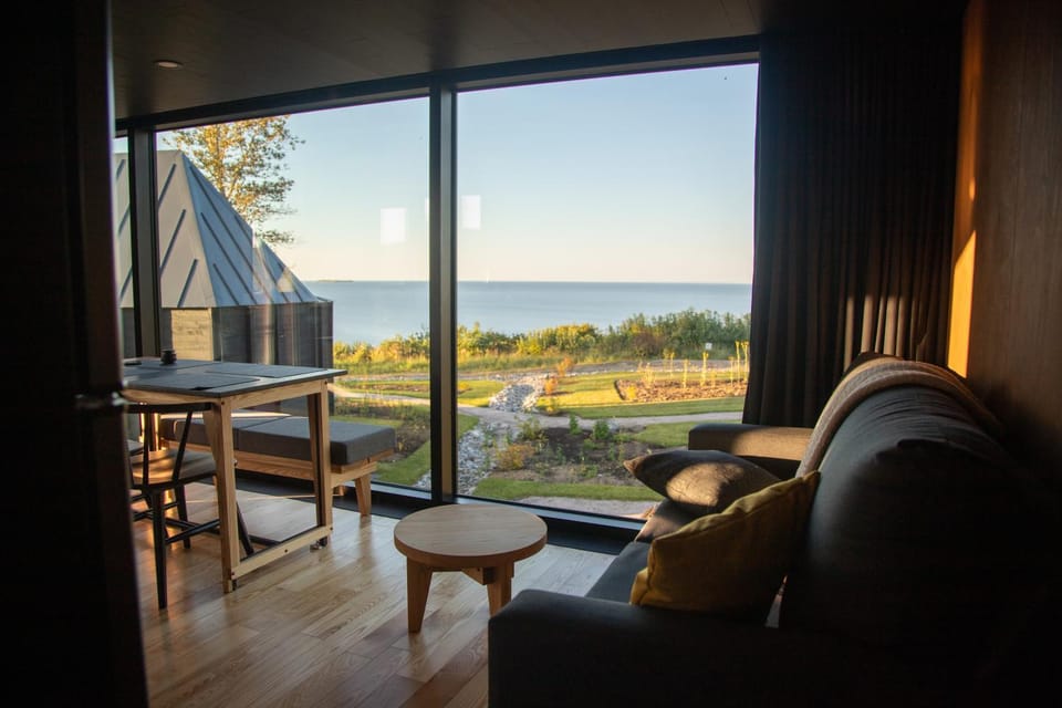 Property building, Living room, Hiking, Lake view, Family, heating, air conditioner