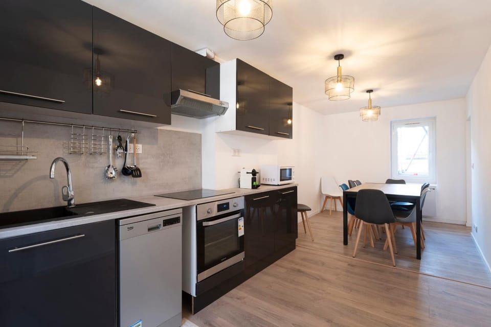 Coffee/tea facilities, dishwasher, oven
