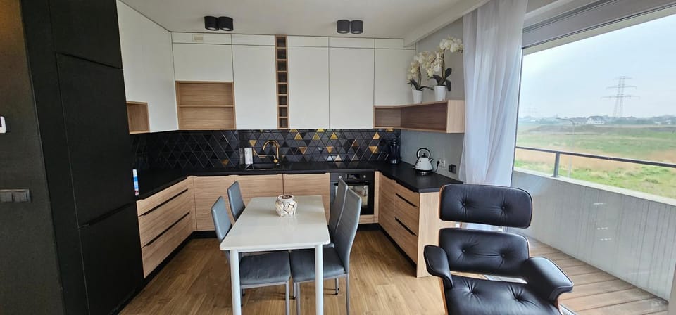 Kitchen or kitchenette, Dining area, stove