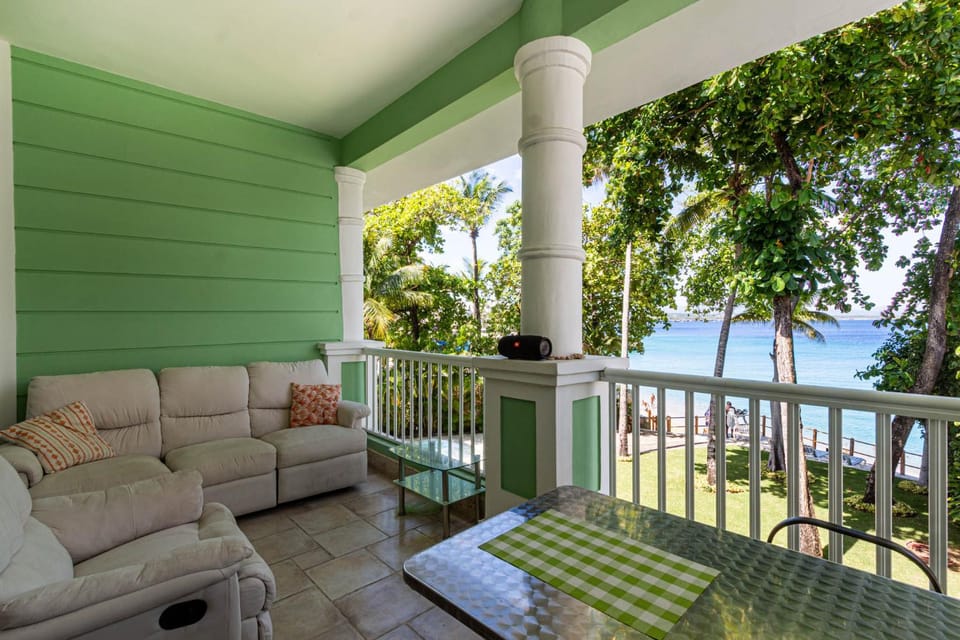 Patio, Natural landscape, Garden, View (from property/room), Balcony/Terrace, Living room, Seating area, Garden view, Sea view