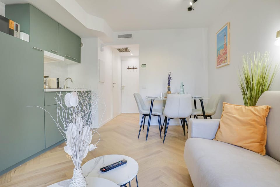 Living room, Seating area, kitchen