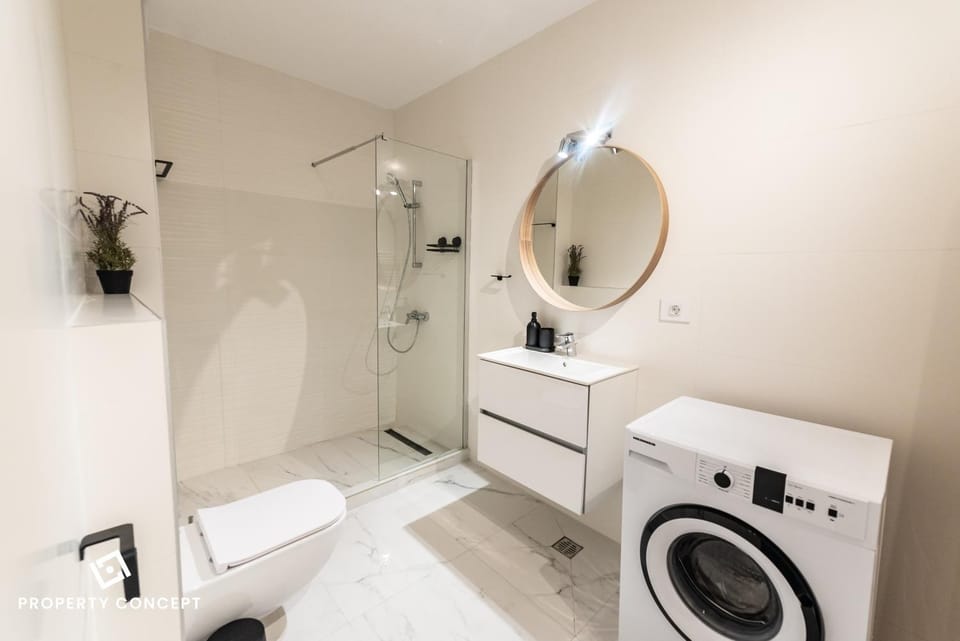 Shower, Toilet, Bathroom, towels, washing machine