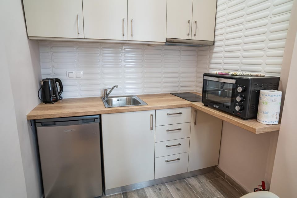 Coffee/tea facilities, Kitchen or kitchenette, Photo of the whole room, Decorative detail, oven, stove